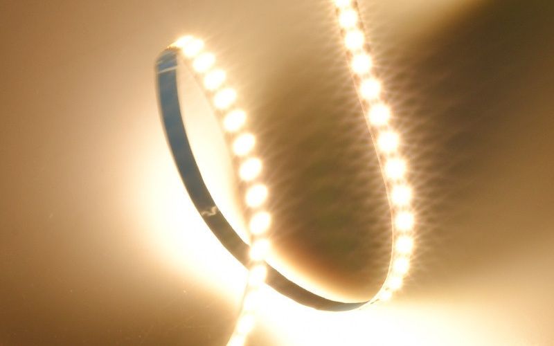 燈帶和臺燈哪個省電